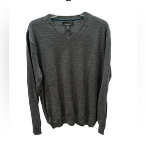 Banana Republic Men’s Gray V-Neck Merino Wool Sweater Size‎ XL